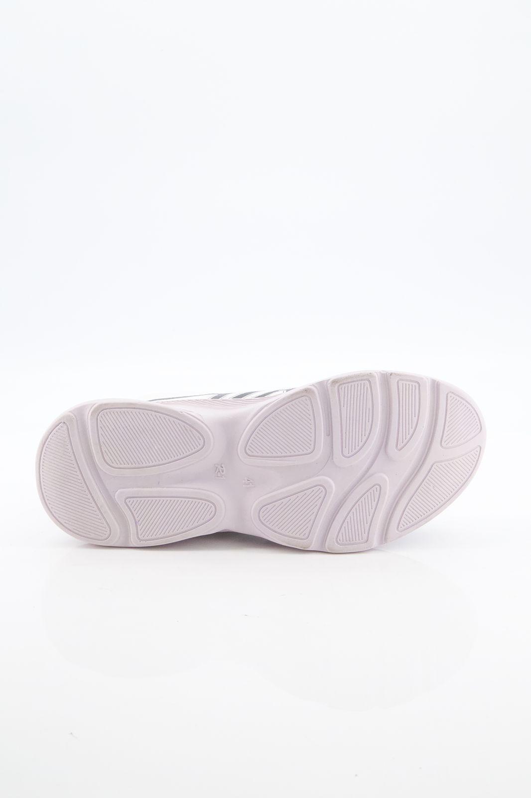 Sports Shoes - View 1
